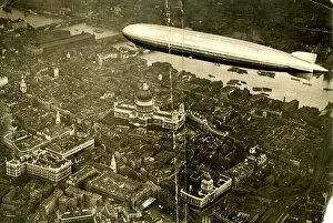 Zeppelin Gallery: Graf Zeppelin over St Pauls Cathedral, London