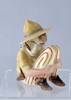 Images Dated 3rd February 2012: Grafton china figure of a squatting American Doughboy