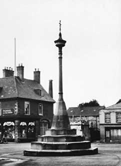 Images Dated 13th May 2011: Grantham Market Cross