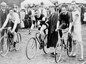 Cyclists Collection: Grass Track Cycle Racing Pocklington early 1900s