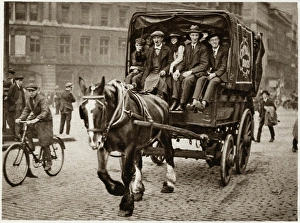 Images Dated 18th September 2017: Great railway strike, london commuters 1919