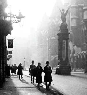 Images Dated 26th June 2019: Griffin Monument, Temple Bar, London, early 1900s