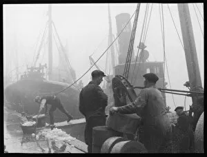 Fishermen Collection: Grimsby Fishermen