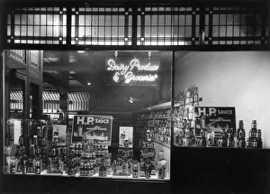 Grocer Gallery: GROCER SHOP WINDOW / 1930S