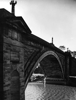 Images Dated 29th July 2011: Grosvenor Bridge