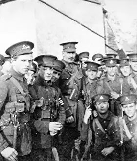 Informal Prints: Group of British soldiers, WW1