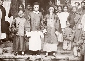 Vietnam Prints: Group of chinese men and children, c. 1900