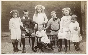 Group of Edwardian Children - Clearly one family