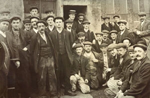 Images Dated 3rd February 2021: Group of factory workers, c. 1910