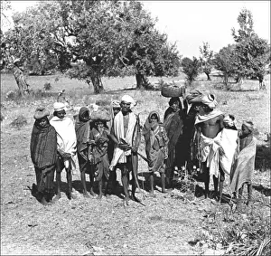 Ponsonby Prints: Group of people in Madhya Pradesh, India