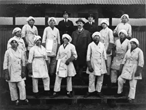 Protective Prints: Group photo, munitions factory workers, Hereford, WW1