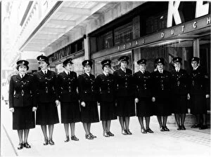Policewoman Gallery: Group photo, women police officers outside KLM offices