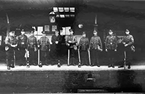 Images Dated 25th March 2011: Group of soldiers with Station Master at Reading Station