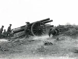 Images Dated 24th November 2011: Gunners with 60-pound gun, Salonika Front, WW1