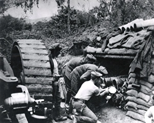 Images Dated 2nd December 2011: Gunners with heavy gun and shells, Salonika Front, WW1