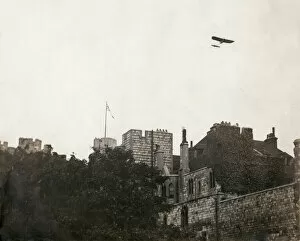 Postal Collection: Gustav Hamel arriving at Windsor with the airmail