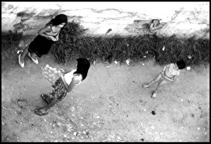 Shone Prints: Gypsy children in the street, Valencia, Spain