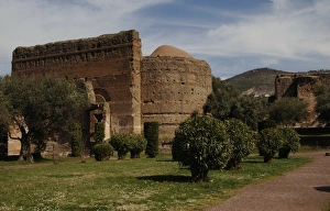 Images Dated 10th March 2009: Hadrians Villa. Pecile and Hall of Philosophers. 2nd centur