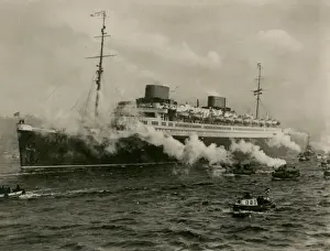Funnels Prints: Hamburg, Germany - Europa entering the harbour