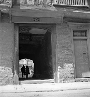 Alley Way Gallery: Hampton Court - A London alleyway / passage