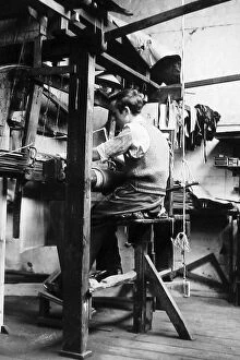 Weaver Collection: Hand loom weaver early 1900s