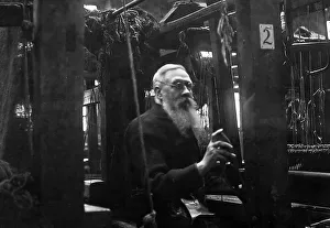 Hand loom weaver early 1900s