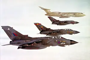 Reconnaissance Prints: Handley Page Victor K. 2 XH672 with three Tornado GR. 1-GR. 1As