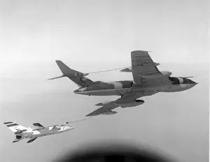 Panavia Prints: Handley Page Victor K2 XL191 refuels a Panavia Tornado