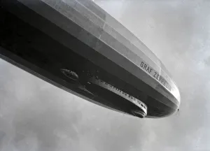 Images Dated 21st May 2020: Hanworth Air Park - 1932 - Graf Zeppelin D-LZ127