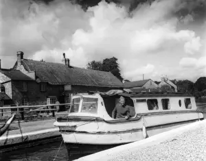 Happy Motor Boat Cruiser