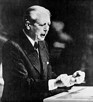 Powerful Gallery: Harold Macmillan at the United Nations General Assembly
