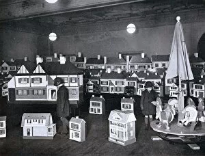 Dec18 Collection: Harrods toy department, dolls houses, 1922