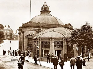 Harrogate Prints: Harrogate - Old Sulphur Well