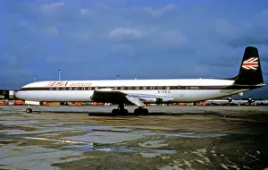 Havilland Collection: De Havilland Comet 4C G-ARJL BEA Airtours London Gatwick