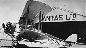 De Havilland DH50J -Qantas, (on the ground, side view)