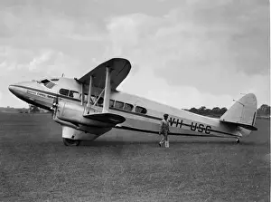 Qantas Prints: De Havilland DH86 Dragon Express (side view, (running-u