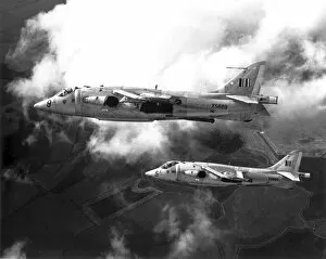 Two Hawker Siddeley Kestrel FGA1s XS689 and XS695