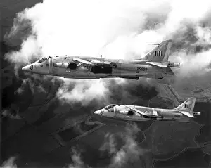 Kestrel Prints: Two Hawker Siddeley Kestrel FGA1s XS689 and XS695