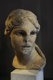 Neues Prints: Head of a female statue. Cyprus