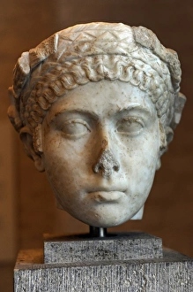 Images Dated 29th December 2012: Head of a woman, with garland of ears of corn. Pristess. Abo