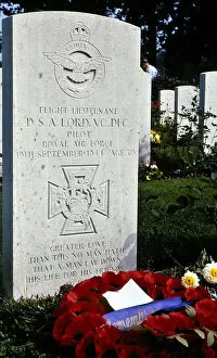 Images Dated 25th November 2019: Headstone of Flight-Lieutenant David Lord, VC