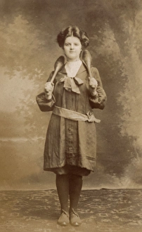 Images Dated 19th October 2016: Health and fitness - girl with clubs
