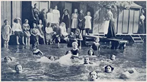 Images Dated 23rd June 2021: Heatwave - girls enjoying a bathe at Victoria Park, London
