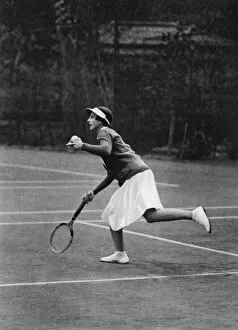 Images Dated 20th June 2017: Helen Wills Moody playing Tennis