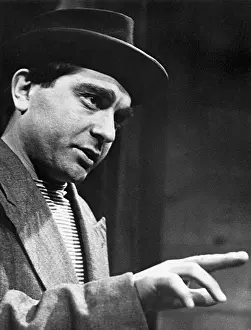 Henry Woolf in Pantagleize