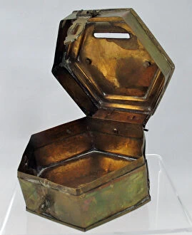 Images Dated 20th February 2012: Hexagonal brass money box - Oxford & Bucks Light Infantry
