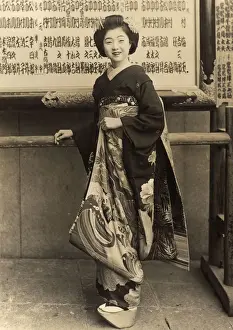 Heels Prints: Hido, Japan - A Smiling Geisha Girl