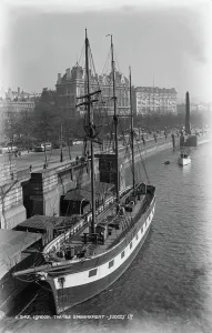 Showcasing Prints: Historic View of the Thames Embankment