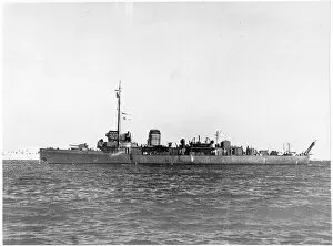 Images Dated 26th March 2019: HMS Aberdare, British hunt class minesweeper, WW2