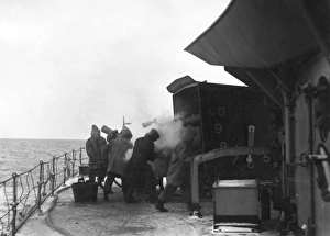 Images Dated 22nd September 2011: HMS Caradoc, British light cruiser, post-WW1